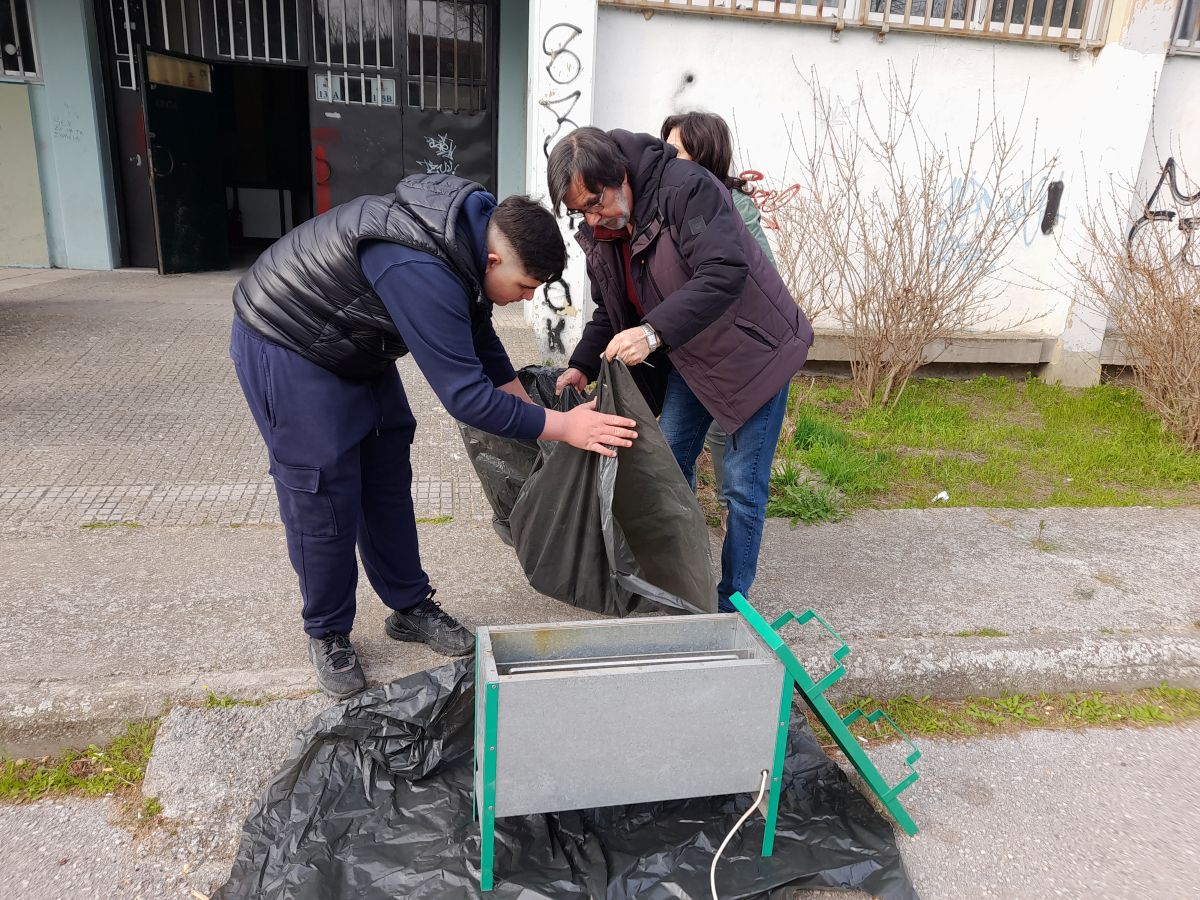 Προσθήκη εδάφους στην αυτοσχέδια κατασκευή